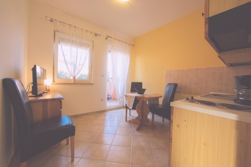 Apartments Meri Ližnjan Δωμάτιο φωτογραφία
