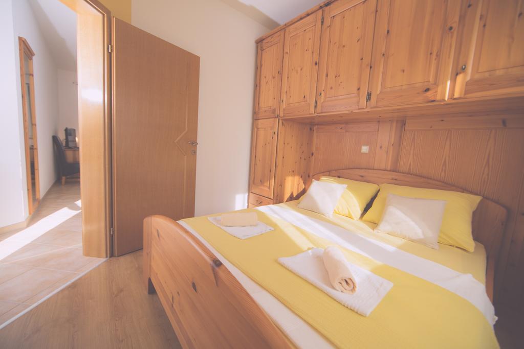 Apartments Meri Ližnjan Δωμάτιο φωτογραφία