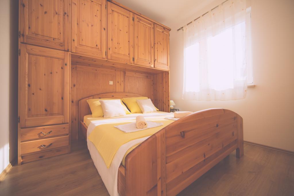 Apartments Meri Ližnjan Δωμάτιο φωτογραφία