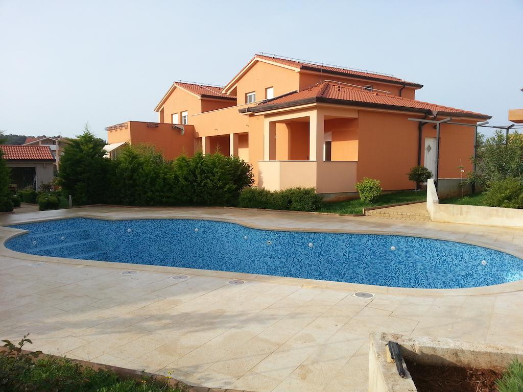 Apartments Meri Ližnjan Εξωτερικό φωτογραφία