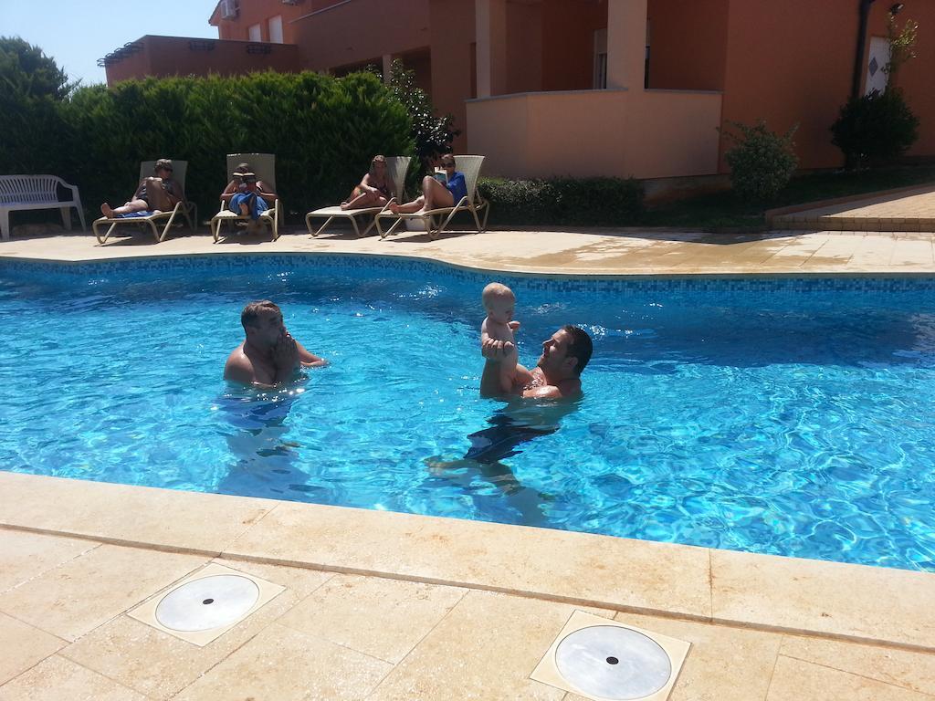 Apartments Meri Ližnjan Εξωτερικό φωτογραφία